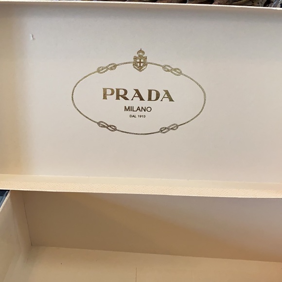 Beautiful Prada Calzature Donna slip on flats in Excellent condition size 39 - Picture 15 of 16